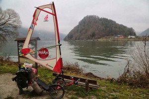 Le vélos solaire d'Asiatrek au bord du Danube